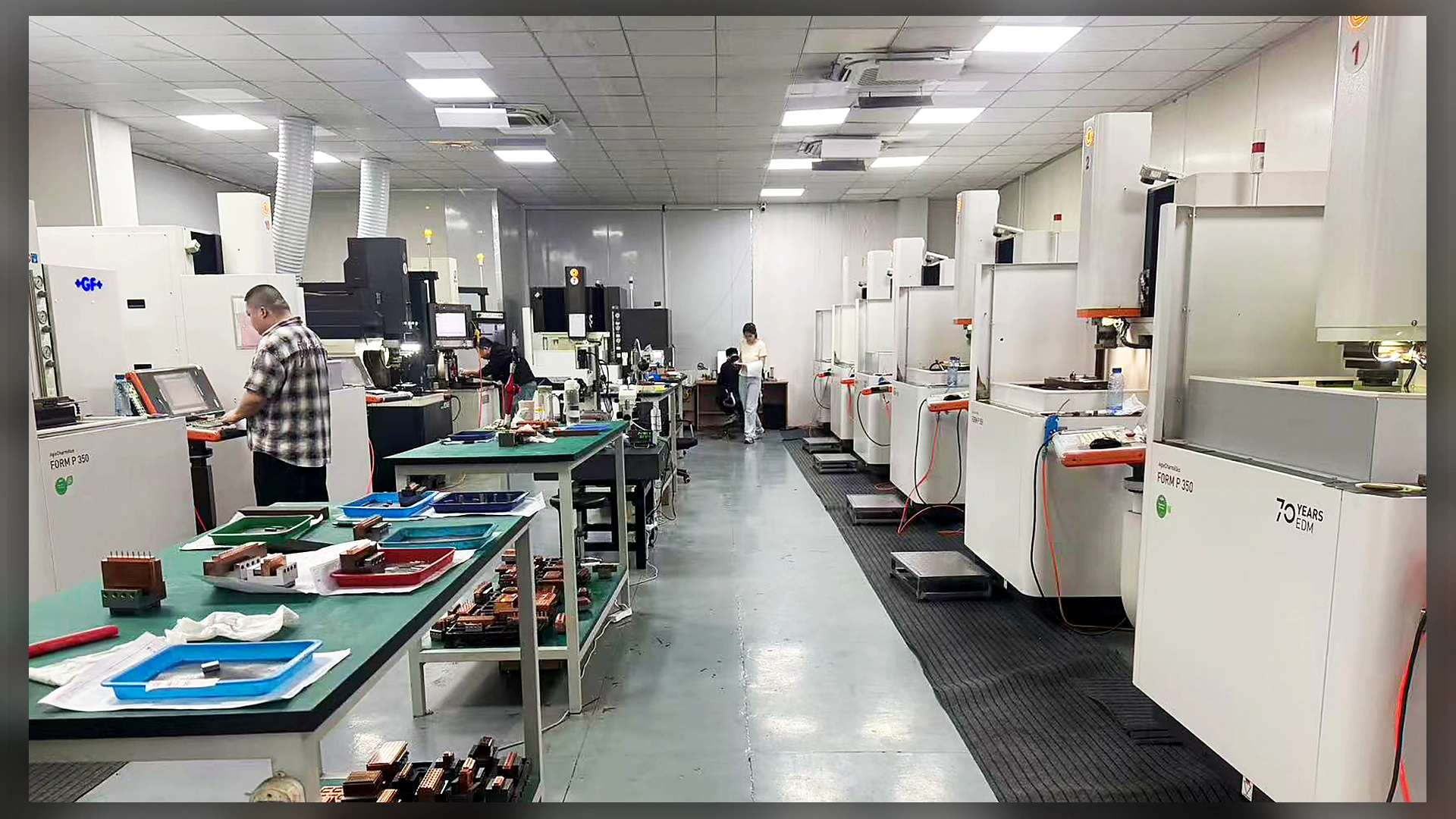 Clean precision manufacturing workshop banner for Yishunyuan